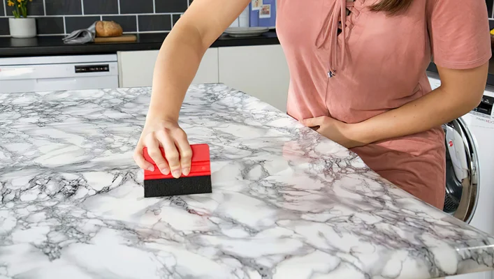 Почему пленка пузырится и отклеивается